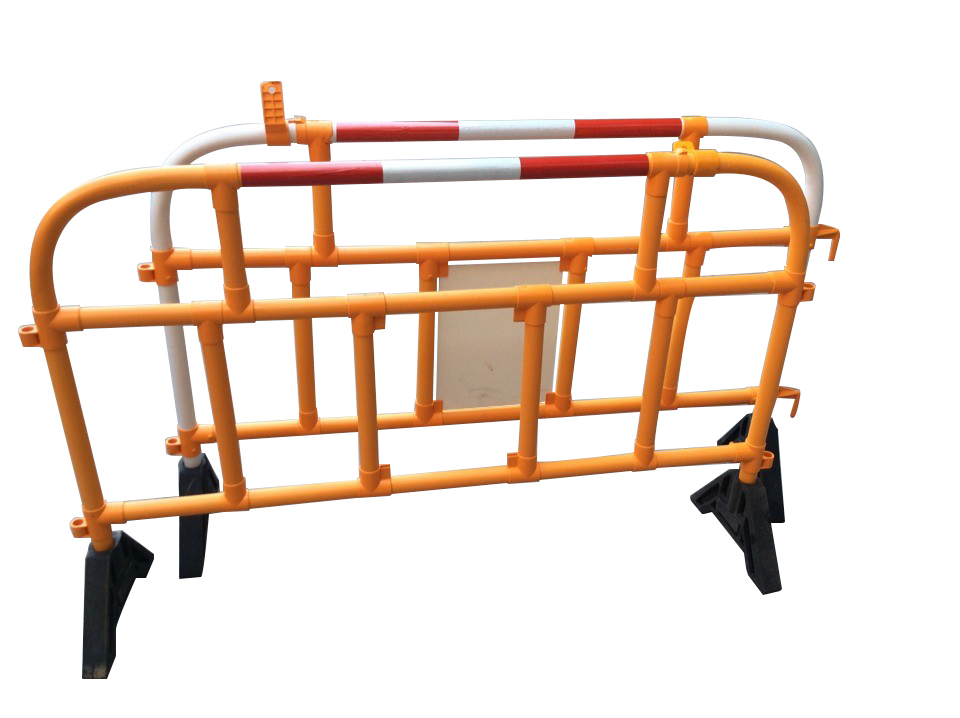 PVC塑膠公路護(hù)欄