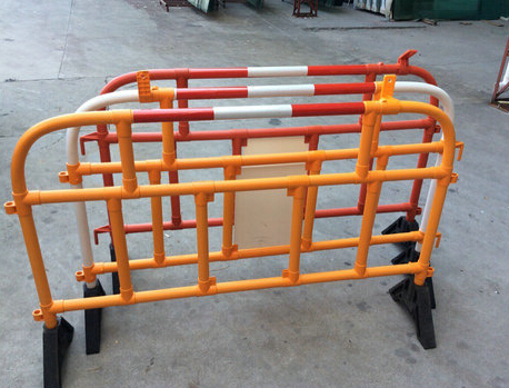 貼身保險，公路護欄
